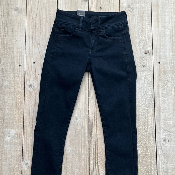 Raw Denim - Lynn High-Rise Skinny Jeans Super Dark Blue— Sleek Everyday Stretch